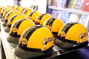 Vì Sao Doanh Nghiệp Nên Chọn Nón Bảo Hiểm In Logo Làm Quà Tặng Khách Hàng?